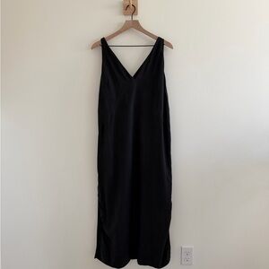 Everlane Black V-Neck Midi Dress – 100% TENCEL™ Lyocell, Size 10